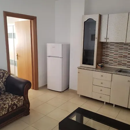 Orikum Apartment *